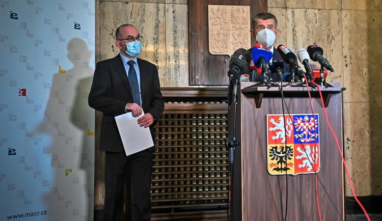 První dávky vakcíny proti covidu budou v ČR už 26. prosince večer, zvažuje se přesun do 5. úrovně PES