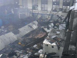 Od štědrovečerní večere rovnou k obřímu požáru sklárny, na Vánoce 2009 vzpomínají i novináři