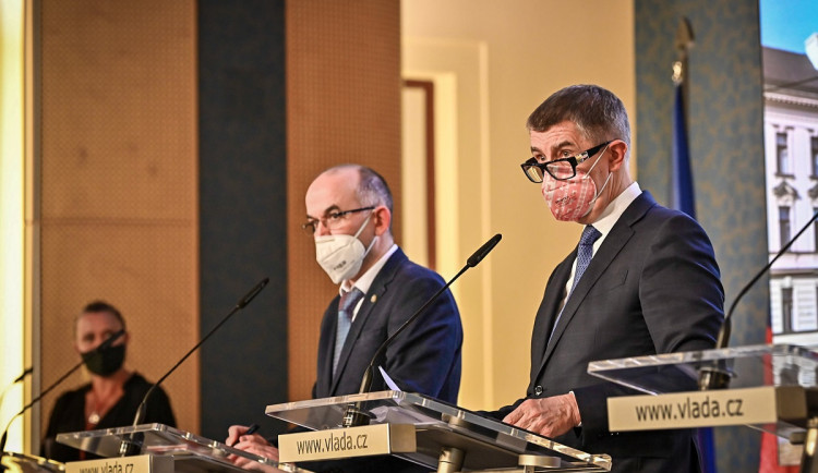 Od 15. ledna se mohou na očkování hlásit lidé nad 80 let, od února kdokoli