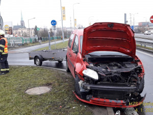 Při srážce autobusu s osobákem se zranila jedna cestující