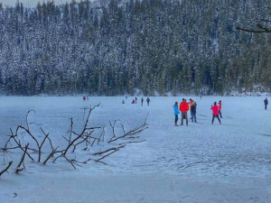 Kluziště na Čertově jezeře způsobilo pořádný poprask. Byl to extrém, který nebudeme trpět, říká vedení NP Šumava