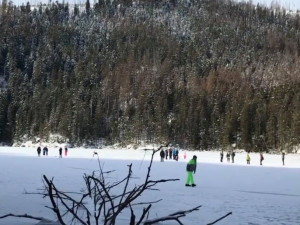 Kluziště na Čertově jezeře způsobilo pořádný poprask. Byl to extrém, který nebudeme trpět, říká vedení NP Šumava