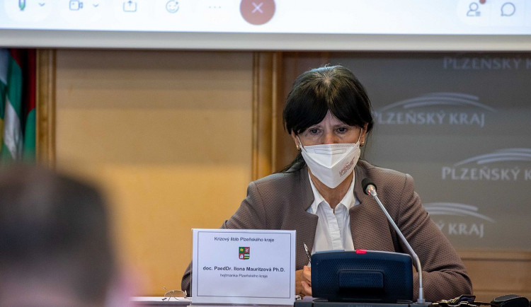 Hejtmanka Ilona Mauritzová při jednání krizového štábu