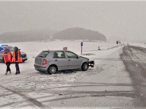 Meteorologové varují před ledovkou, pozor by si měli dávat také chodci