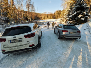 Lidé parkují  na místech kterými technika záchranářů neprojede