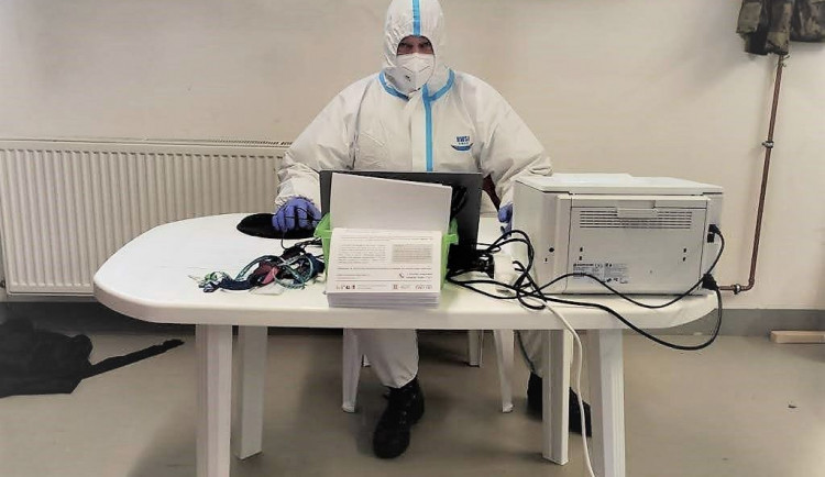 Armádní specialisté pomáhají v Domažlické nemocnici bojovat s covidem