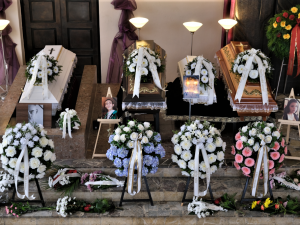 Pohřeb čtyř obětí nehody na železničním přejezdu