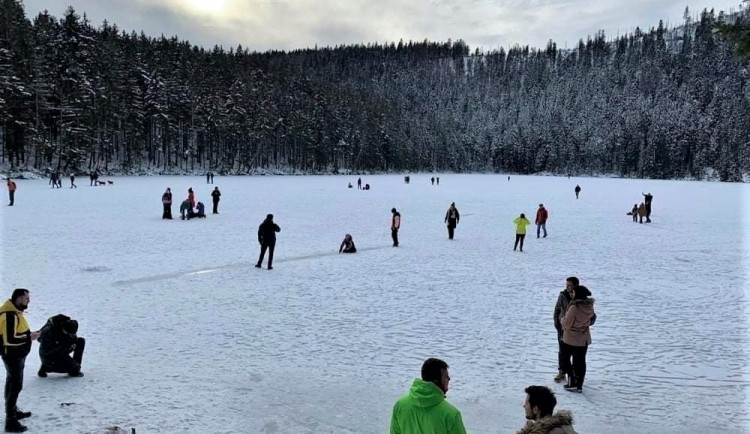 Takové jednání se už na šumavských ledovcových jezerech nebude tolerovat