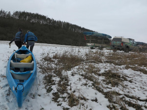 Labutě, kachny i kormoráni. Ochránci přírody vyrazili sčítat vodní ptáky na Berounce