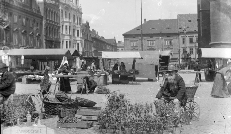 ilustrační snímek, Farmářské trhy v Plzni v roce 1906