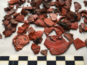 Zlomky dopisních pečetí