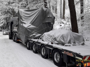 Mezi Málkovem a Novou Vsí na Tachovsku uvízl kamion s nákladem