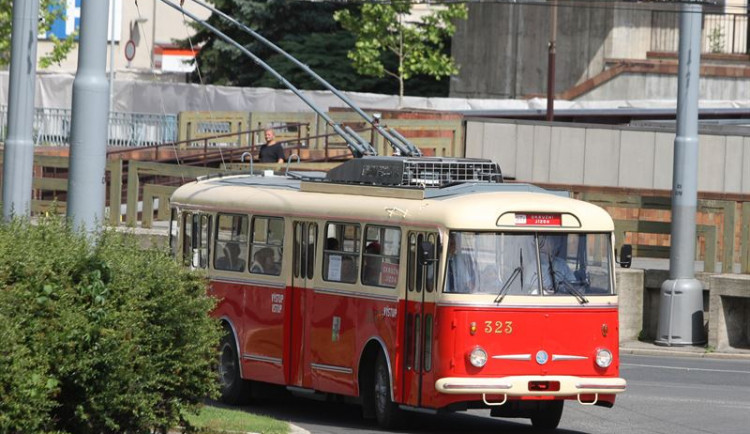 Plzeňské trolejbusy oslaví letos kulaté výročí, jejich historii připomenou dvě nové knihy