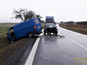 Srážka tří automobilů ochromila provoz na I/26 u Stodu, při nehodě se zranily dvě děti