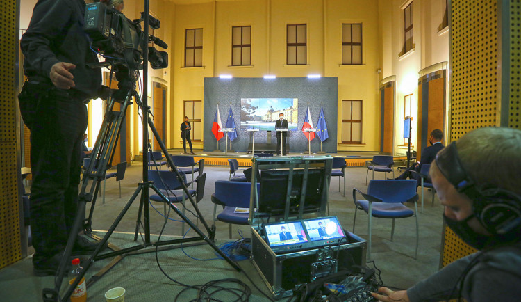 size3-16118610192371-2-vlada-opet-pritvrdila-ubytovani-jen-pro-osoby-na-sluzebni-ceste-testovani-na-covid-kazde-tri-dny