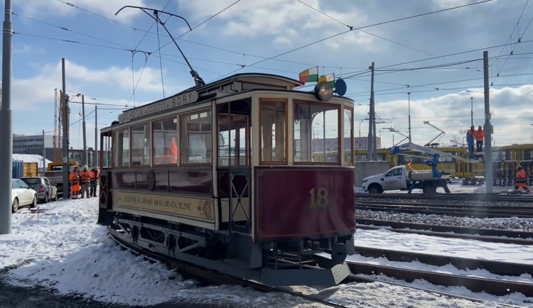 Škatulata hýbejte se! Kvůli rekonstrukci se musely přestěhovat historické tramvaje