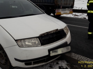 Další nehoda s padajícím ledem se stala na Klatovsku