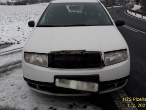 Další nehoda s padajícím ledem se stala na Klatovsku