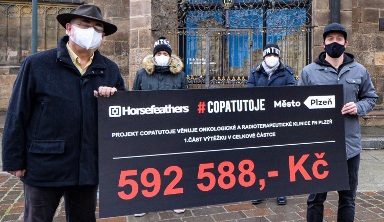 Plzeňská kolekce #COPATUTOJE vynesla už téměř 600 tisíc pro onkologickou kliniku