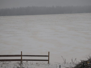 Písek ze Sahary zbarvil v Česku sníh, auta i okna do oranžového odstínu