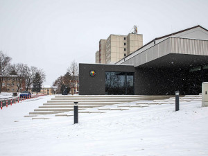 Velkokapacitní očkovací místo Plzeňského kraje bude v objektu elektrotechnického učiliště v Plzni na Skvrňanech