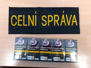 Celníci zadrželi u hranic dvě rumunské dodávky s nelegálním nákladem cigaret
