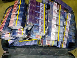 Celníci zadrželi u hranic dvě rumunské dodávky s nelegálním nákladem cigaret