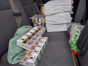 Celníci zadrželi u hranic dvě rumunské dodávky s nelegálním nákladem cigaret