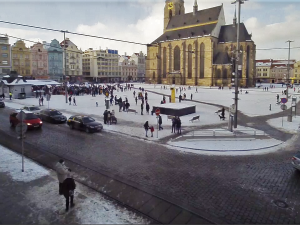 Klasická ZOO má zavřeno u té z ledových soch na náměstí se tísní davy lidí