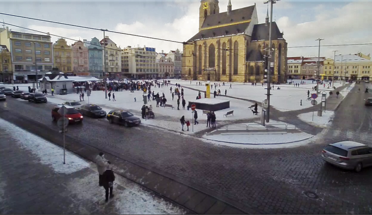 Klasická ZOO má zavřena u té z ledových soch na náměstí se tísní davy lidí