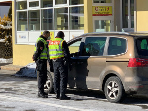 Německá policie přísně střeží hraniční přechody s Českem, k nám nepustí téměř nikoho