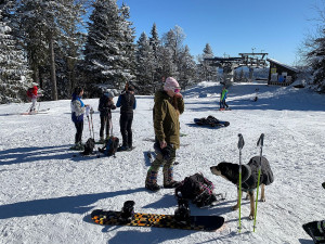 Kdo si chce pořádně zalyžovat, musí si sjezdovky na šumavském Špičáku vyšlápnout pěšky