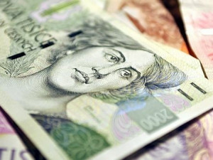 Podvodník okradl ženu o 115 tisíc korun, před domem skoro polovinu peněz ztratil