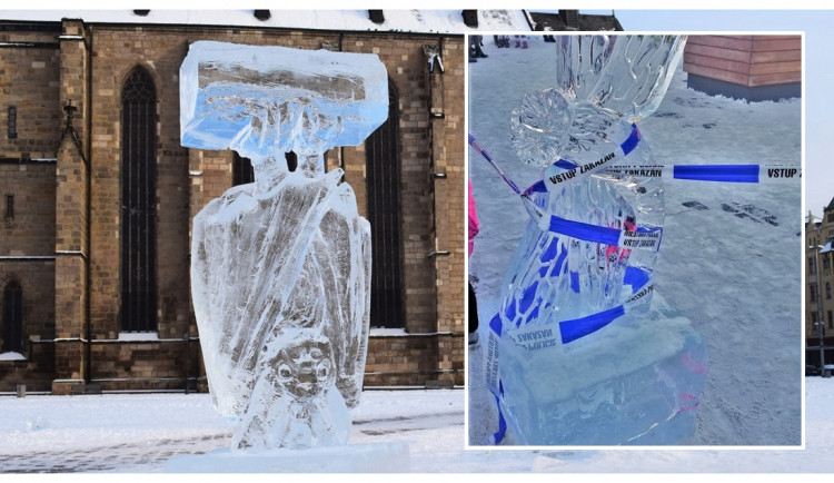 Kvůli neukázněným lidem zapáskovala policie ledové sochy