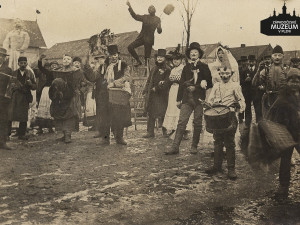Masopustní rej v Bílově u Kralovic, konec 19. století.