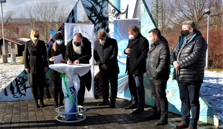 Vedení MO Plzeň 2 podepsalo se škodováckou společností novou smlouvu o pokračování partnerství ve Škoda Sport Parku