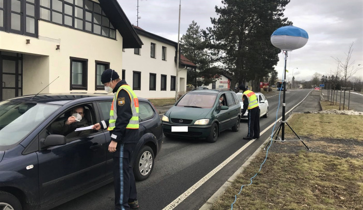 Bavorští policisté provádějí kontroly na bývalých hraničních přechodech v ČR, například ve Všerubech