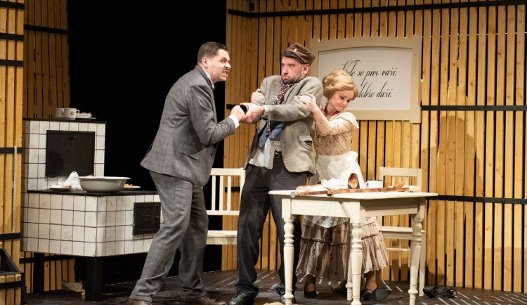 Divadlo J. K. Tyla láká fanoušky na online předpremiéru Postřižin