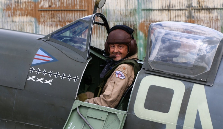 Pilotovat ikonickou stíhačku Spitfire je velká zodpovědnost a pocta, říká Jiří Horák
