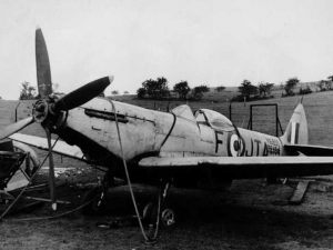 30.ledna 1951 musel pilot se strojem nouzově  přistát bez podvozku, poškození byla natolik velká, že na téměř 40 let zmizel stroj z nebe