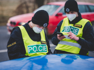 Na dodržování opatření dohlíží v Plzeňském kraji 250 policistů, kontroly jsou namátkové