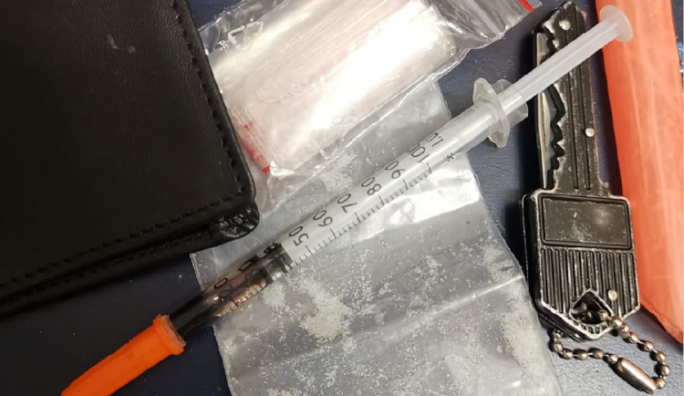 TOXI tým z Plzně zadržel dealera pervitinu, klientům prodal drogu za 250 tisíc korun