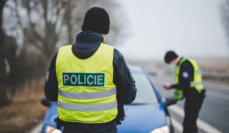 Osmnáctiletý motorista už dokázal nasbírat rekordních pět zákazů řízení a stále jezdí
