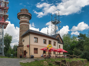 Hamáček nahrál výjimkou s hypermarketem na okraji Plzně i provozovateli rozhledny na Krkavci