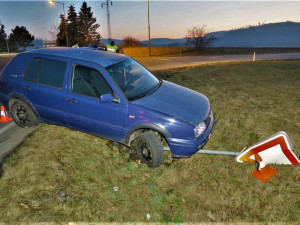 Motorista nezvládl výjezd od čerpací stanice, svoji roli sehrála v nehodě marihuana