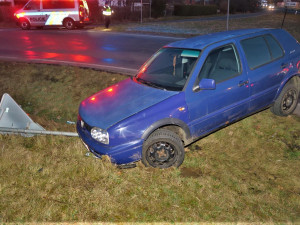 Motorista nezvládl výjezd od čerpací stanice, svoji roli sehrála v nehodě marihuana