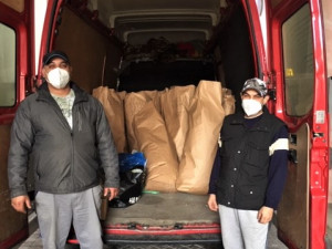 Zaměstnanci plzeňského magistrátu provětrali šatníky, sbírka pomohla hlavně rodinám s dětmi