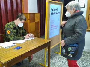 Stodská nemocnice začala s očkováním v kulturním domě, zatím naočkuje 100 lidí denně