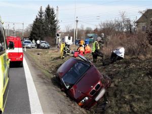 Senior utrpěl vážné zranění hlavy při střetu bavoráku s návěsem náklaďáku