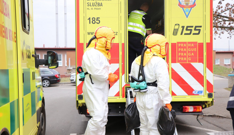 Transporty pacientů, pro které už nemají zařízení v kraji volnou kapacitu